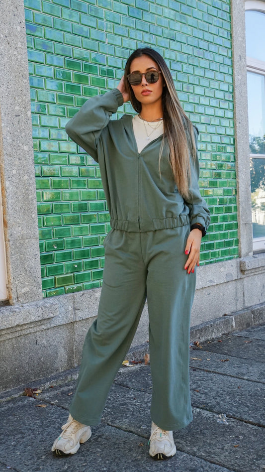 Conjunto Calças e Casaco Capuz